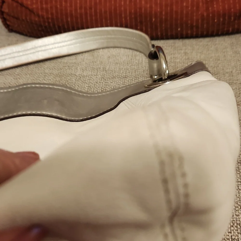 Coach F17605 Ashley Leather Hippie Bag Cross Body Purse White Silver Shoulder - Picture 9 of 10